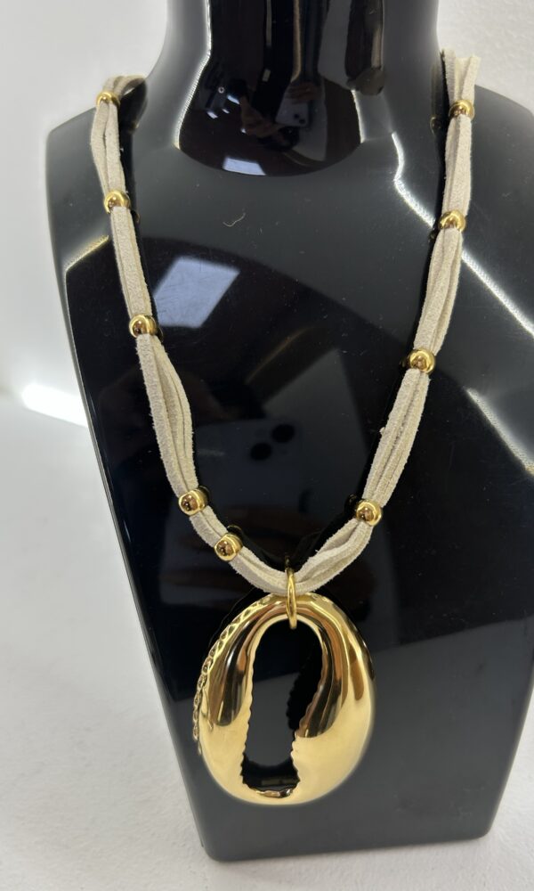 Collar Antelina Crema