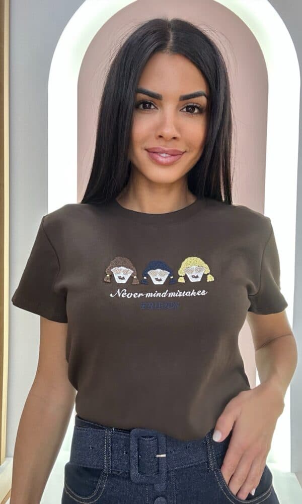 Camiseta Bordada Chocolate