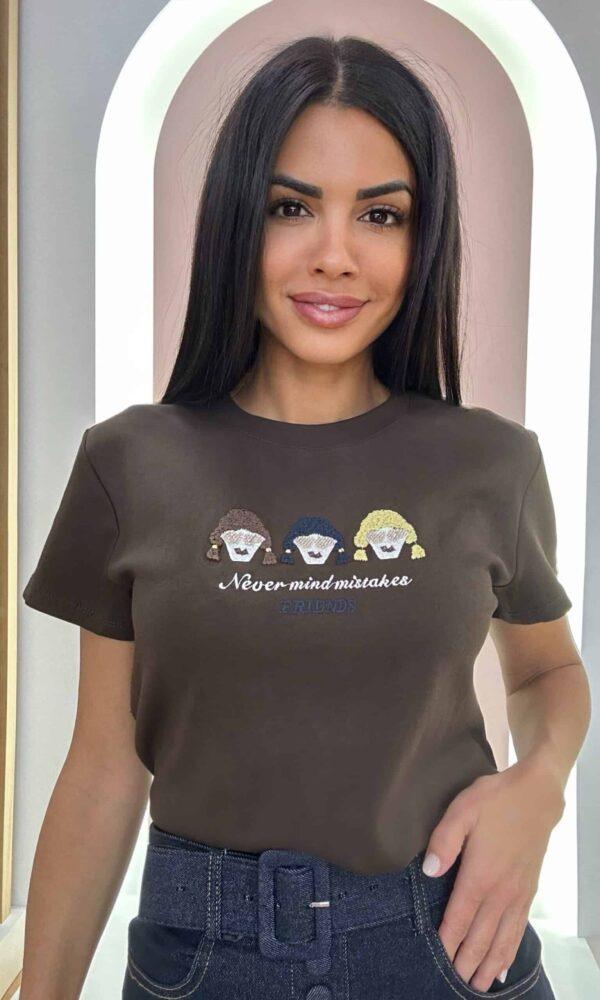 Camiseta Bordada Chocolate