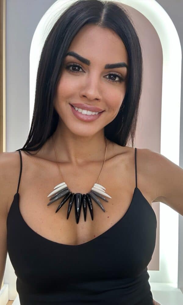 Collar Cuernos Negro