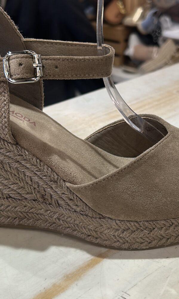 Cuña Alta Moda Taupe